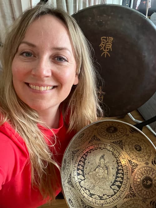 Kundaliniyoga med lång soundhealing