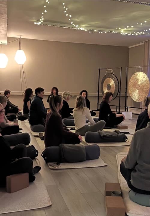 Kundaliniyoga med lång soundhealing