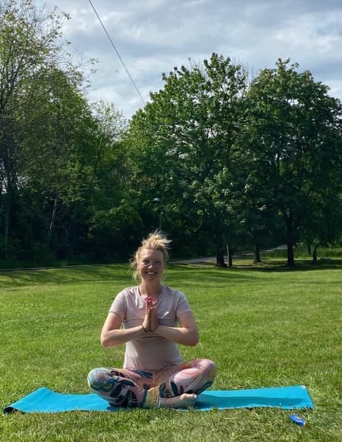 Utomhusyoga i Stureby Aktivitetspark