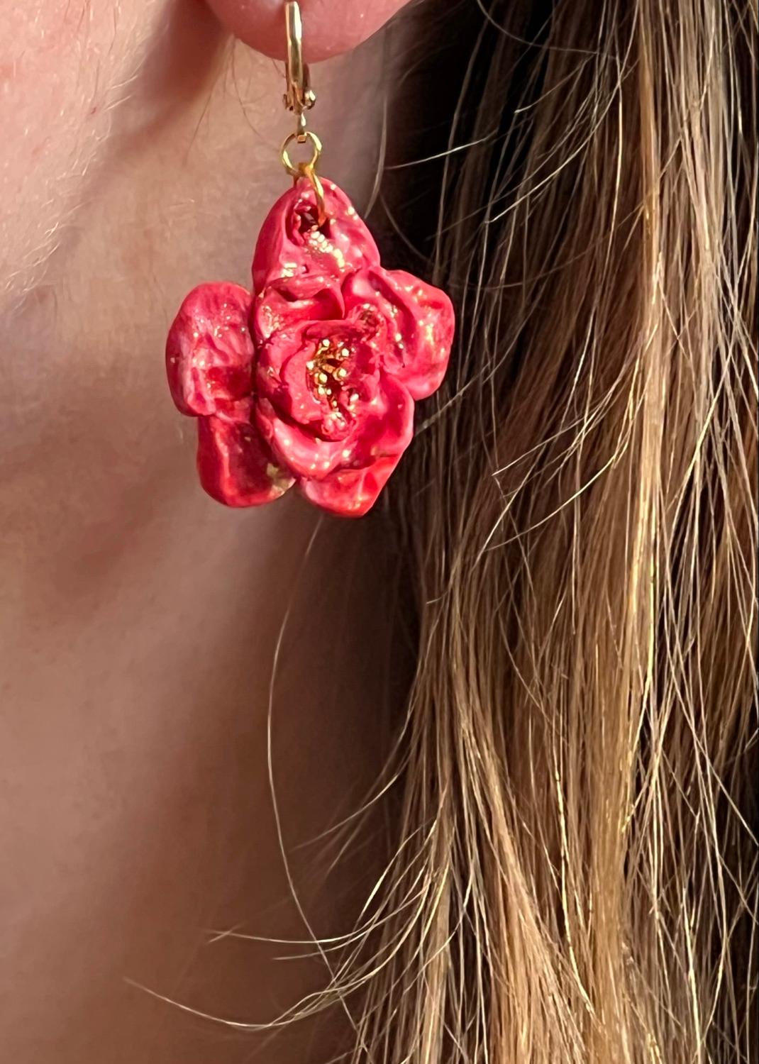 Blommor (örhängen guld) inkl spårbar frakt
