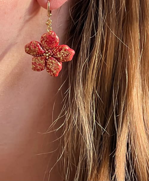Blommor (örhängen guld) inkl spårbar frakt
